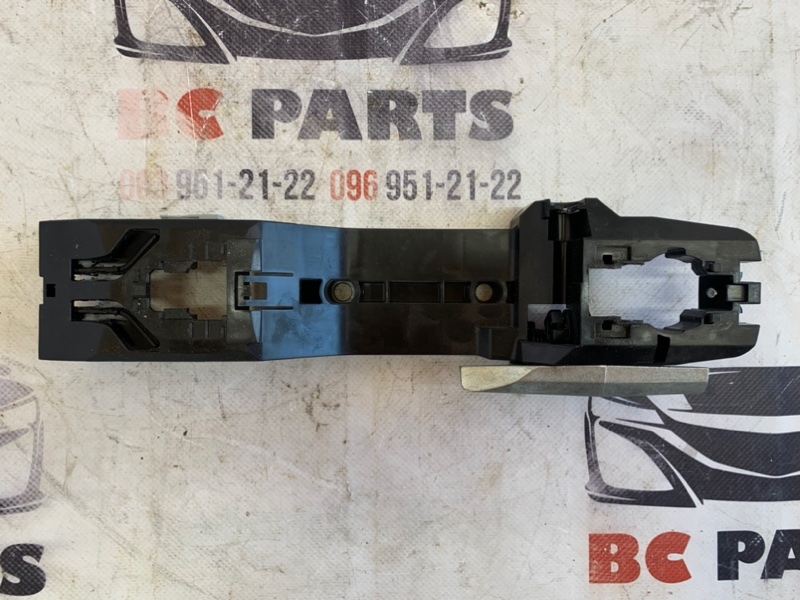 Кронштейн ручки двери правый Nissan Rogue T33 2.5