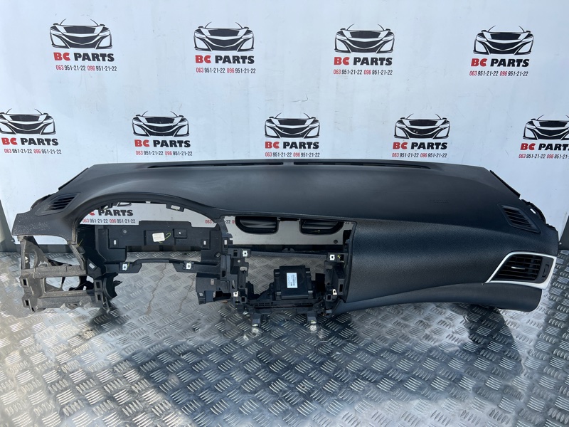 Торпедо Nissan Sentra B17