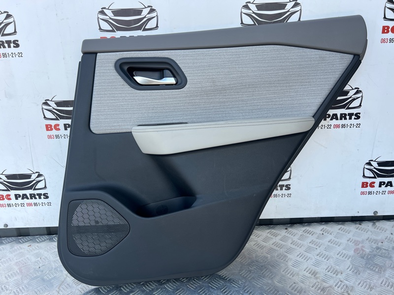 Обшивка боковой двери задняя правая Nissan Rogue T33 2.5