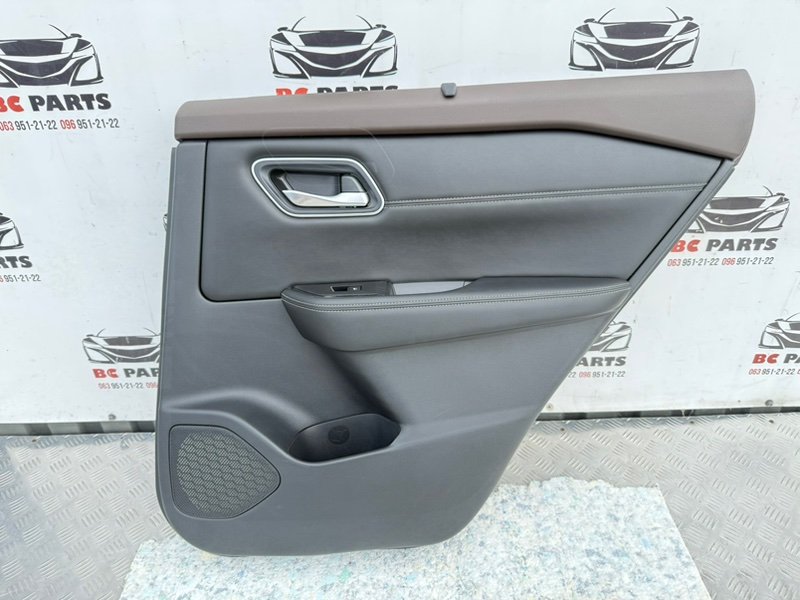 Обшивка боковой двери задняя правая Nissan Rogue 2021 T33 2.5 829aa6ra2a Б/У