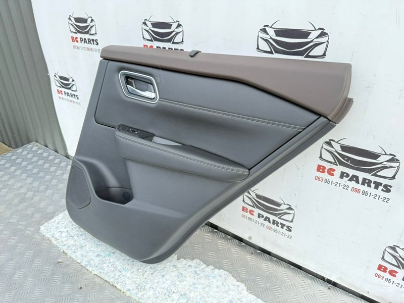 Обшивка боковой двери задняя правая Nissan Rogue T33 2.5