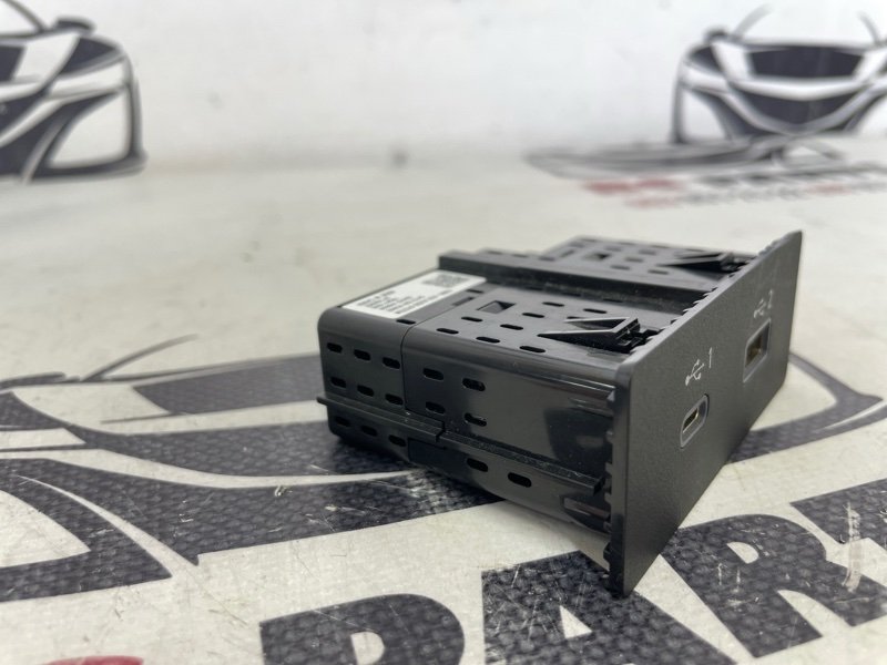 USB разъем Nissan Rogue T33 2.5
