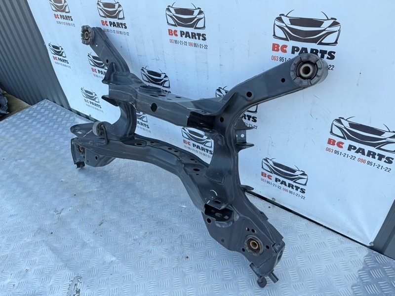 Подрамник задний Nissan Rogue T33 2.5