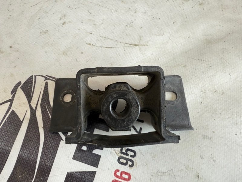 Подушка глушителя передняя Nissan Rogue 2021 T33 2.5 20651-JG30A Б/У