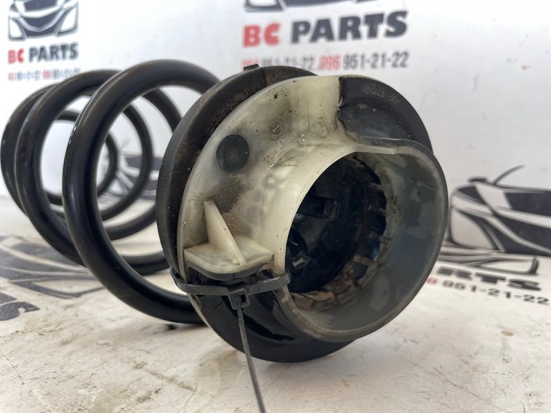 Пружина подвески задняя Nissan Rogue T33 2.5