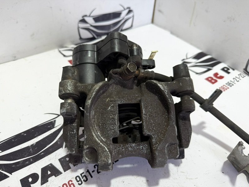 Суппорт тормозной задний правый Ford Fusion 2013-2020 MK5 DG9Z2552C Б/У