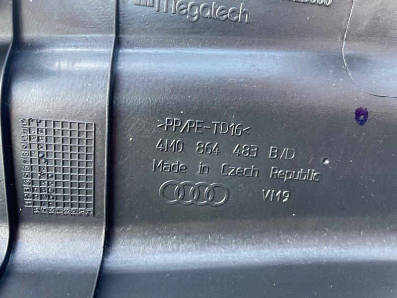 Накладка замка багажника Q7 2017 4M 3.0
