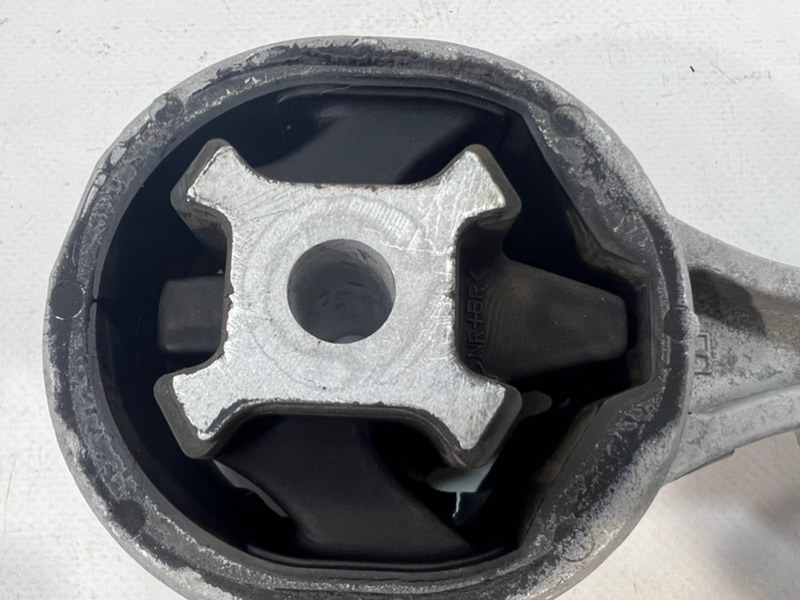 Подушка двигателя правая Nissan Rogue 2013-2020 T32 QR25 2.5 11350 4BA0A Б/У