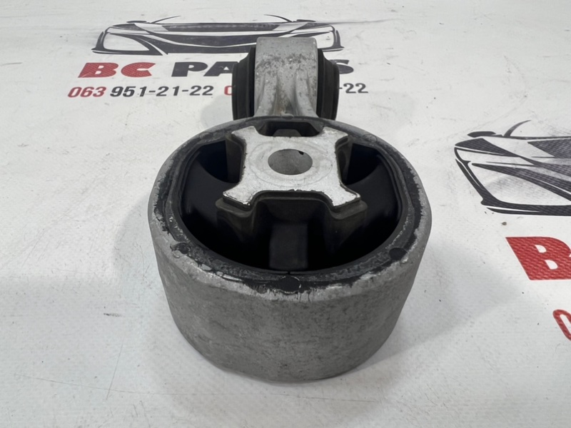 Подушка двигателя правая Nissan Rogue T32 QR25 2.5