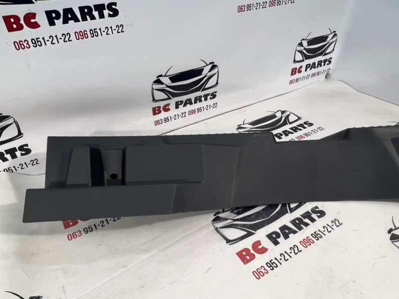 Накладка замка багажника Rogue 2020 T33 2.5