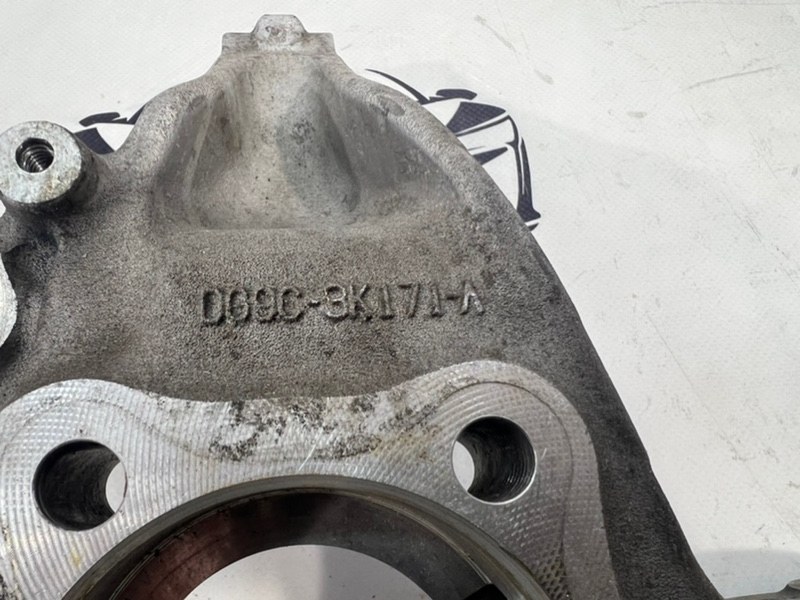 Цапфа передняя левая Ford Fusion