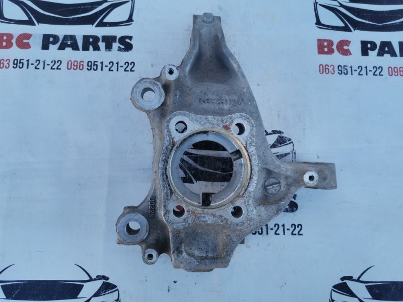 Цапфа передняя левая Ford Fusion