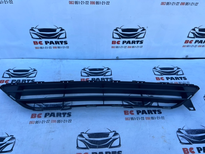 Решетка в бампер передняя Nissan Rogue 2016-2020 T32 62254-6FL0A новая