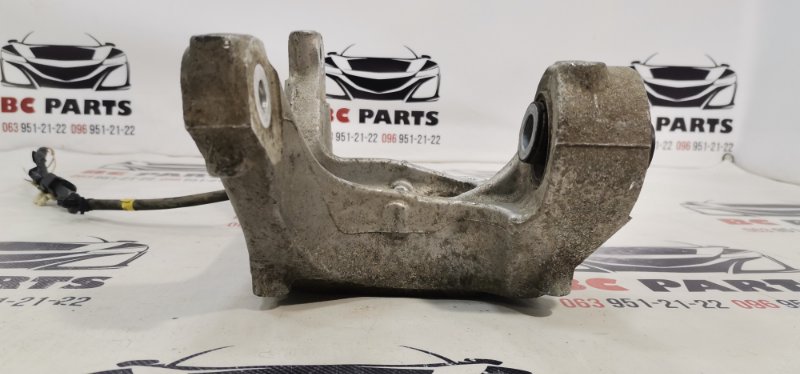 Цапфа задняя правая Ford Fusion 2012-2020 DG9C-5B758-A Б/У