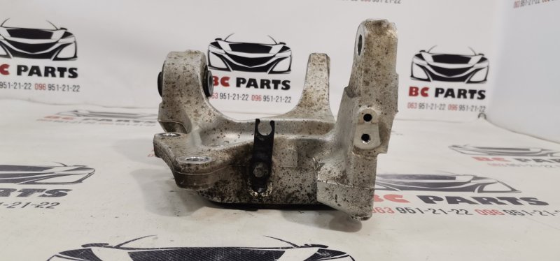 Цапфа задняя правая Ford Fusion