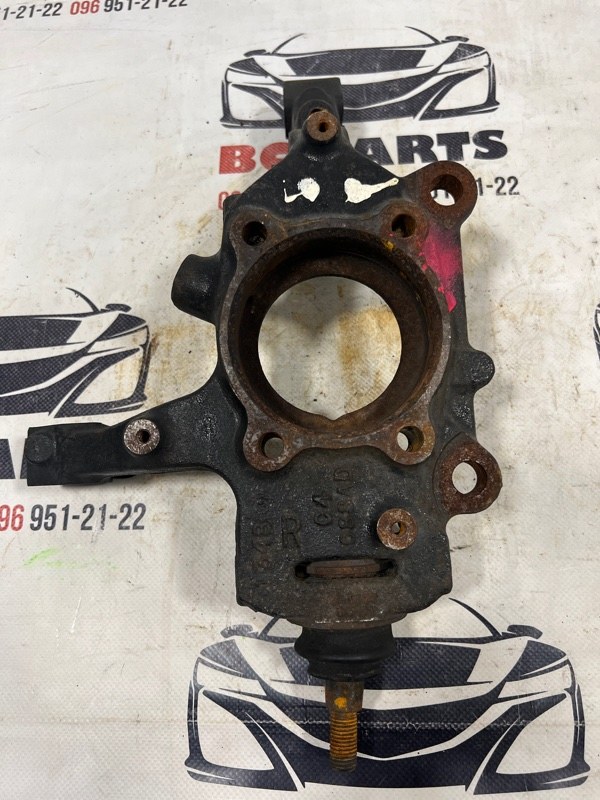 Цапфа передняя правая Dodge Journey 2011-2020 5171102AB Б/У