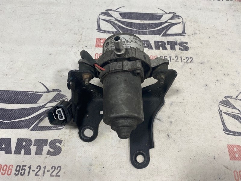 Вакуумный насос Dodge Journey 2011-2020 3.6 04581486AA Б/У