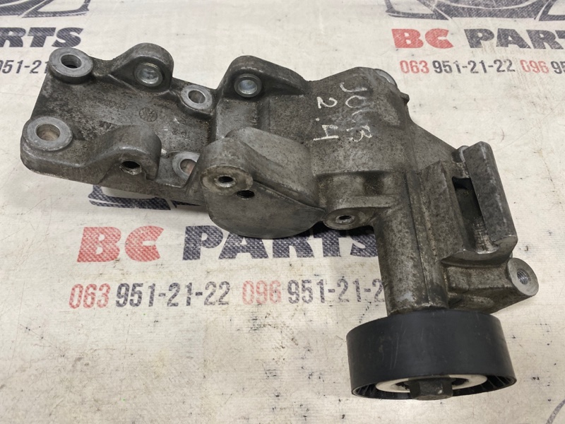 Кронштейн генератора Dodge Journey 2012-2020 2.4 4891592AA Б/У