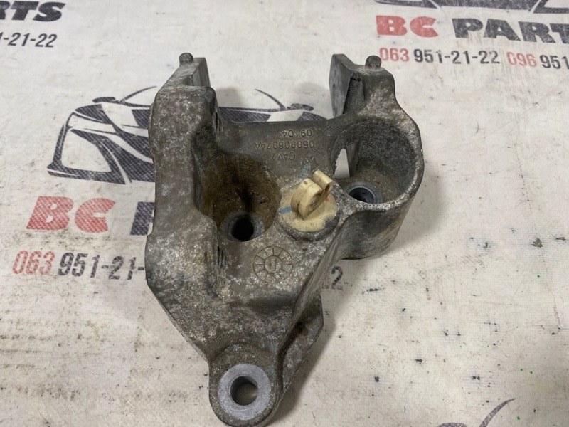 Кронштейн подушки двигателя Dodge Journey 2011-2020 3.6 05090697AA Б/У