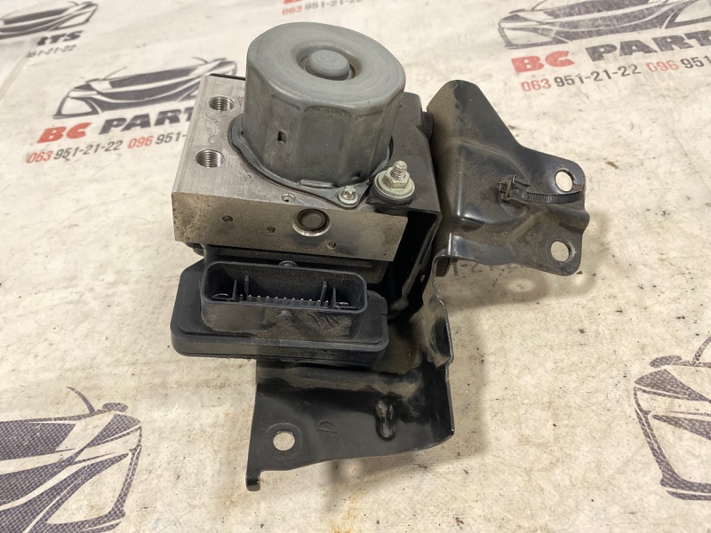 Блок ABS Nissan Rogue 2013-2020 T32 476606FL0A Б/У