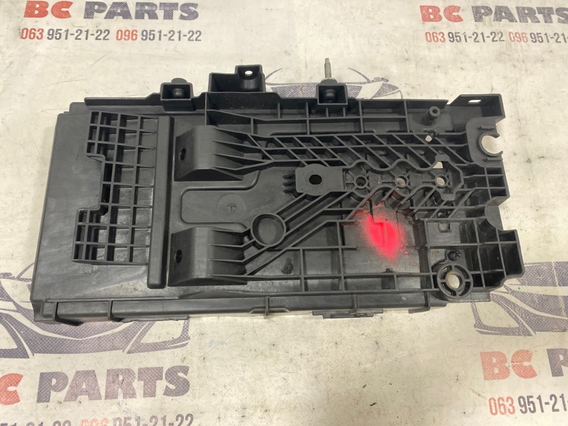 Подставка под аккумулятор Ford Fusion 2012-2021 DG93-10723A Б/У
