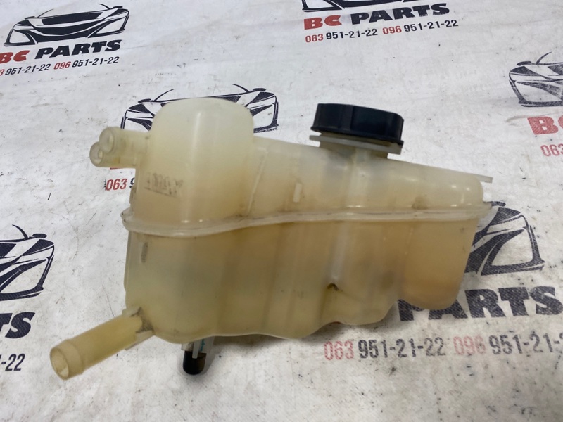 Бачок расширительный Ford Fusion 2012-2020 DG93 8A080 AD Б/У