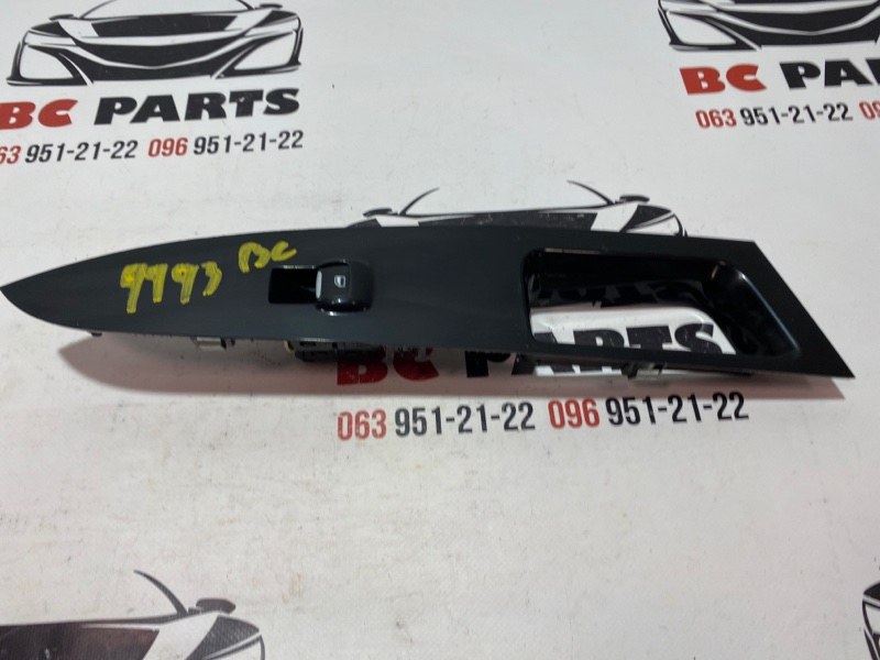 Накладка кнопок стеклоподъемника передняя правая Ford Fusion 2012-2020 DS73-14A563-B Б/У