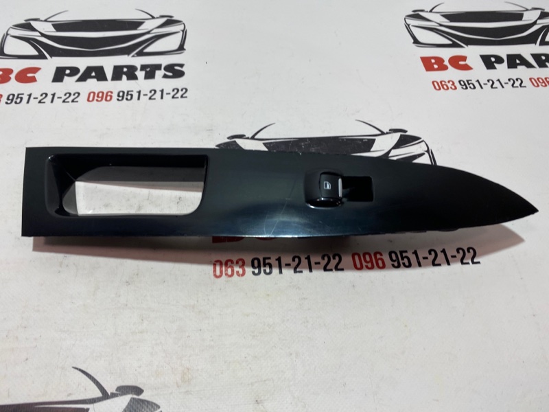 Накладка кнопок стеклоподъемника передняя правая Ford Fusion 2012-2020 DS73-14A563-B Б/У