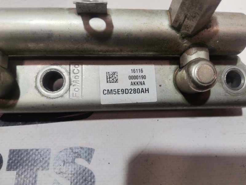 Топливная рейка Ford Focus 2.0