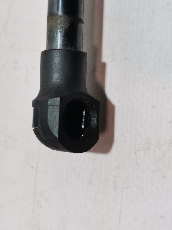 Амортизатор крышки багажника левый Nissan Rogue T32 QR25 2.5