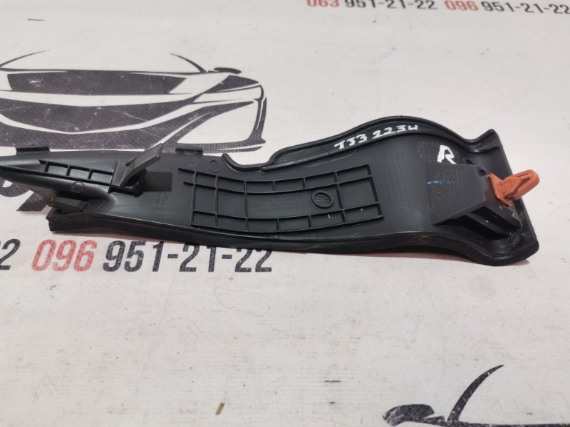 Уголок жабо правый Nissan Rogue T33 2.5