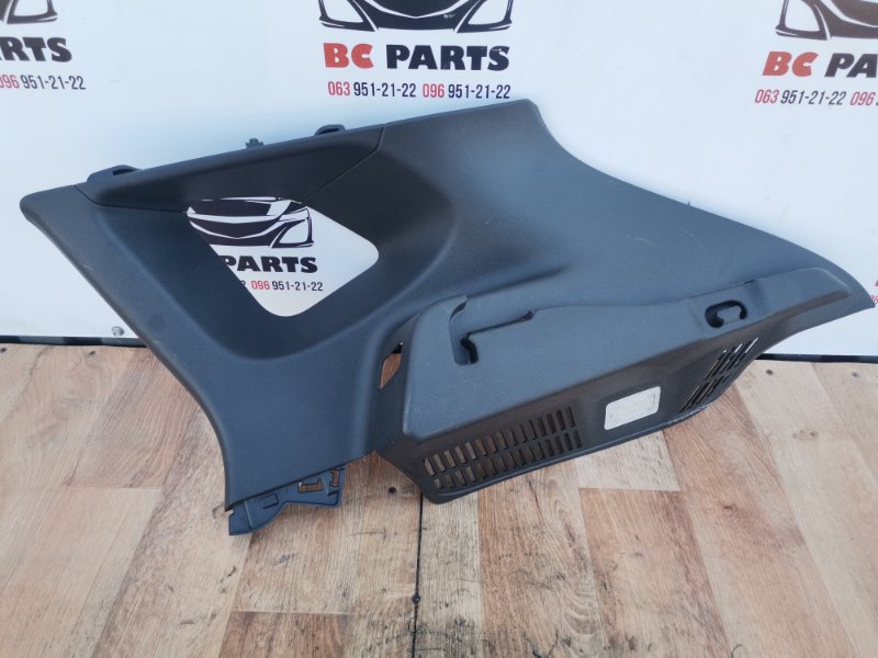 Накладка в салоне задняя правая Nissan Rogue Sport J11 MR 20