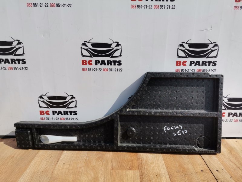 Пенопласт под инструмент задний правый Ford Focus 2010-2018 sedan 2.0 CM51F11168AE Б/У