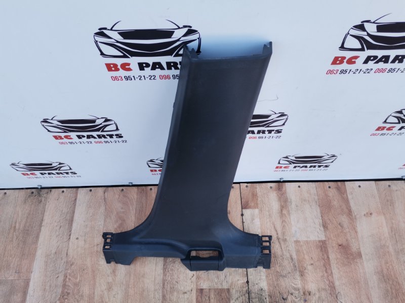 Накладка центральной стойки правая Nissan Rogue T33 2.5