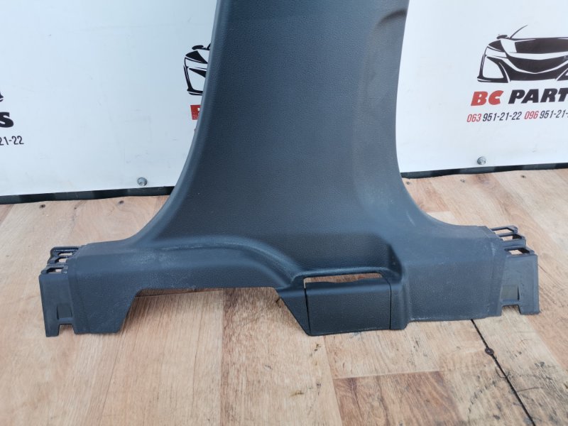 Накладка центральной стойки правая Rogue 2020 T33 2.5