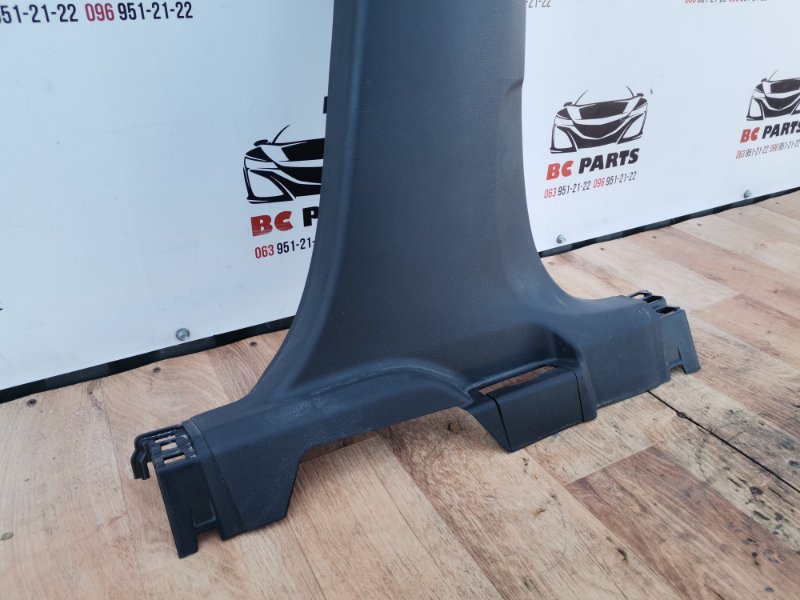 Накладка центральной стойки правая Rogue 2020 T33 2.5