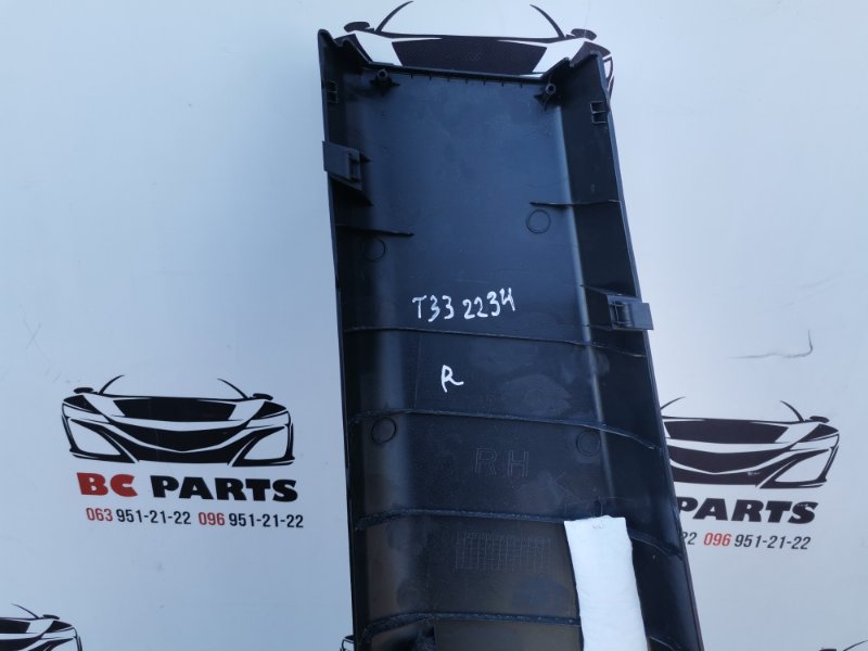Накладка центральной стойки правая Rogue 2020 T33 2.5