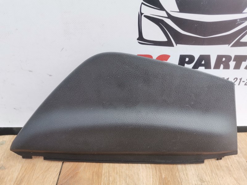 Накладка в салоне правая Rogue 2020 T33 2.5
