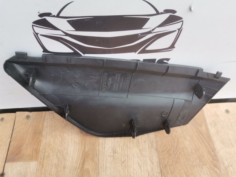 Накладка в салоне правая Rogue 2020 T33 2.5