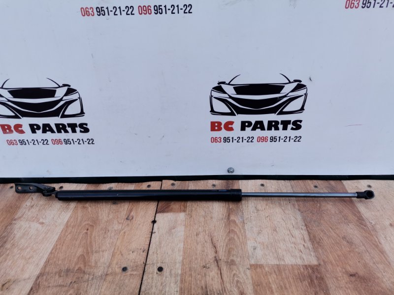 Амортизатор крышки багажника задний правый Nissan Rogue 2013-2020 T32 90450-4BA0B Б/У
