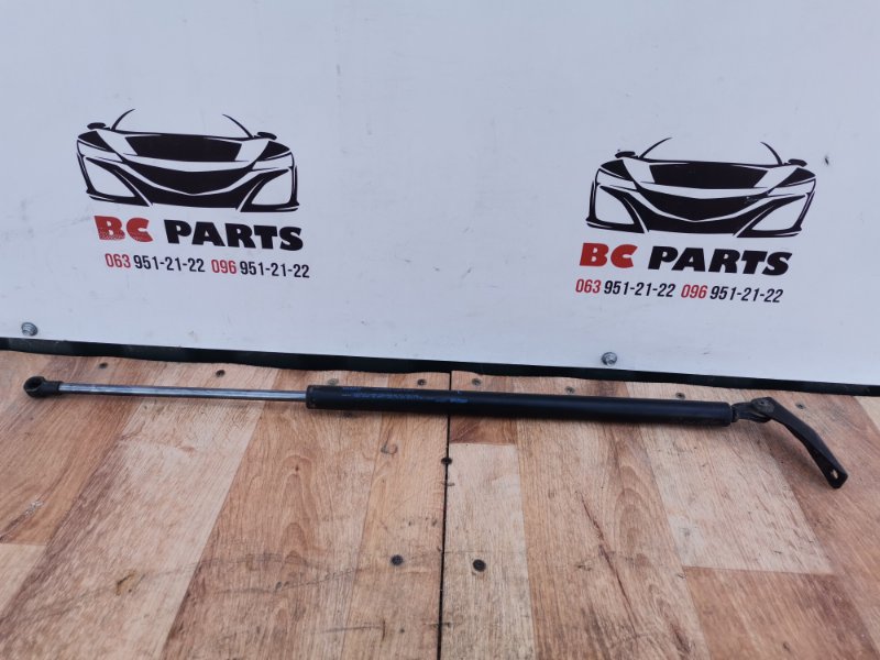 Амортизатор крышки багажника задний левый Nissan Rogue 2013-2020 T32 90451-4BA0B Б/У