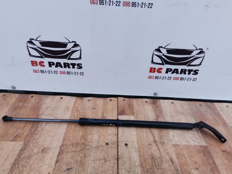 Амортизатор крышки багажника задний левый Nissan Rogue 2013-2020 T32 90451-4BA0B Б/У