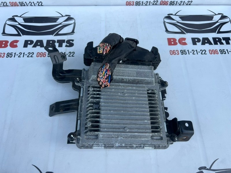Блок управления двигателем Hyundai ELANTRA 2010-2015 MD 1.8 391032EML6 Б/У