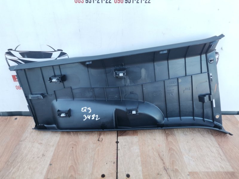 Накладка центральной стойки левая Q3 2020 83A