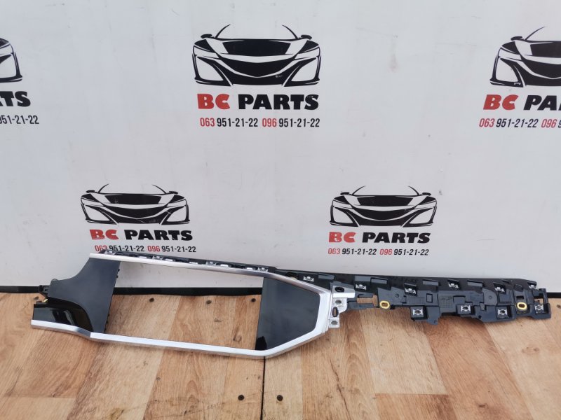 Накладка на торпедо Audi Q3 2020 83A 83B853190A Б/У