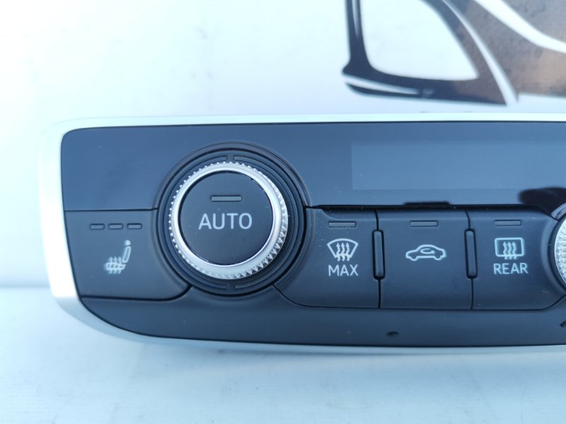 Блок управления климат-контролем Audi Q3 83A
