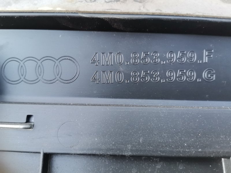 Молдинг двери передний левый Q7 2016-2020 4M 3.0