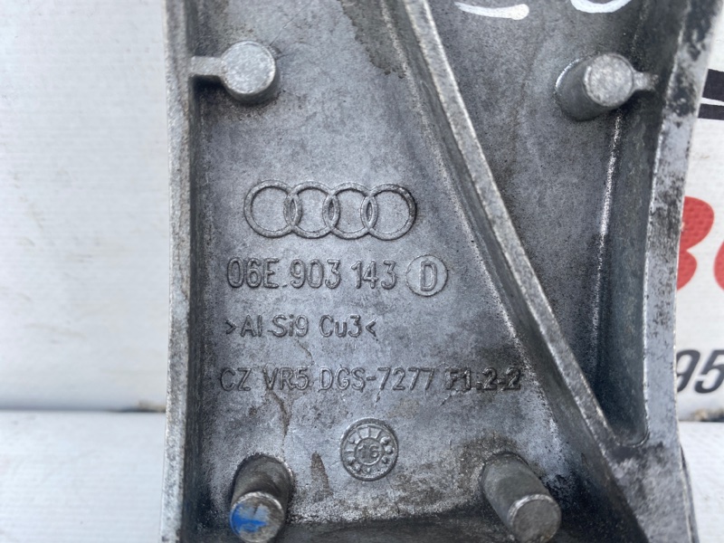 Кронштейн генератора Q7 2016-2020 4M 3.0