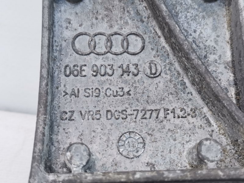 Кронштейн генератора Q7 2016-2020 4M 3.0