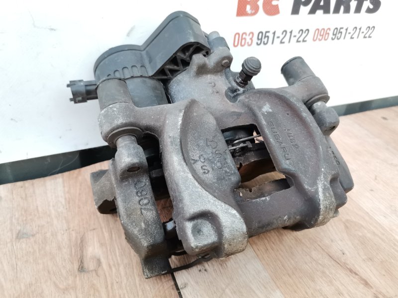 Суппорт тормозной задний правый Subaru Outback BS